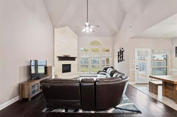 7112 Playa Norte Drive, Grand Prairie, TX 75054