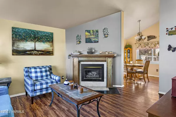 205 88th Ave S, Yakima, WA 98908