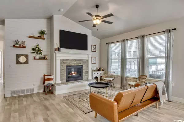 206 E CHRISTLEY LN, Elk Ridge, UT 84651