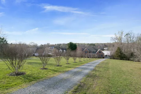 1967 Waterford Pointe RD, Lexington, NC 27292