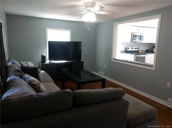 12 East Bishop Street, Waterford, CT 06385