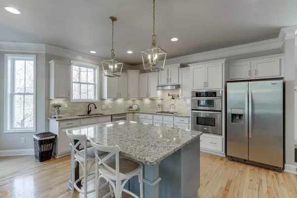 5959 Peacock LN, Hoschton, GA 30548