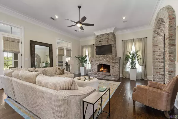 8654 CARRIAGE COURT DR, Baton Rouge, LA 70817