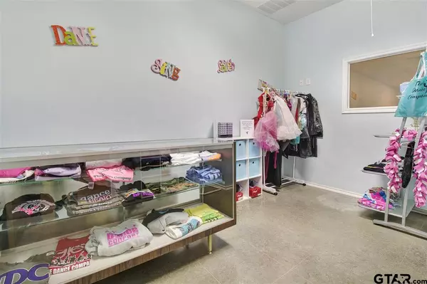 2237 N Edwards, Mt Pleasant, TX 75455