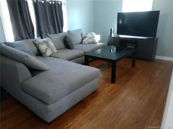 12 East Bishop Street, Waterford, CT 06385