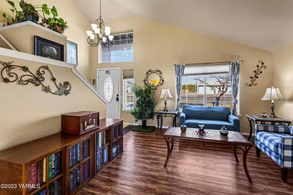 205 88th Ave S, Yakima, WA 98908