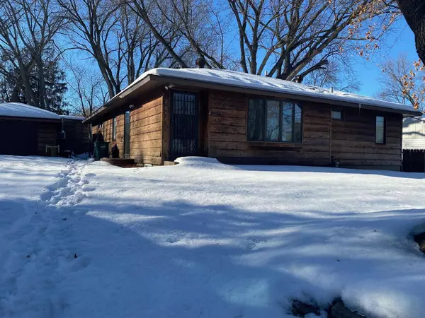 2057 Dale ST N, Roseville, MN 55113