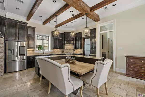 8654 CARRIAGE COURT DR, Baton Rouge, LA 70817