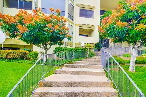 2930 Cowley Way #108, San Diego, CA 92117