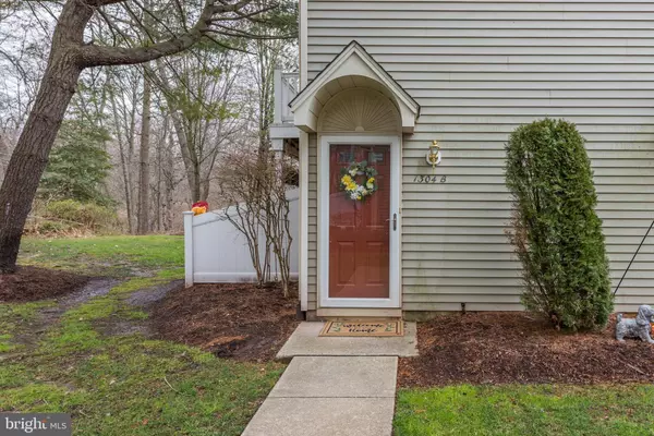 1304-B YARMOUTH LN, Mount Laurel, NJ 08054