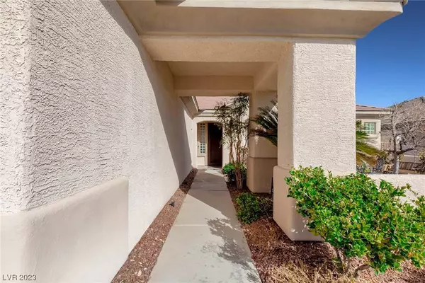 10574 Regal Stallion Avenue, Las Vegas, NV 89135