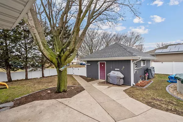 2817 Wake Island DR, Joliet, IL 60435