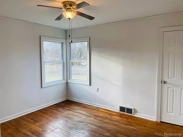 2885 WINTON Road, Waterford, MI 48328