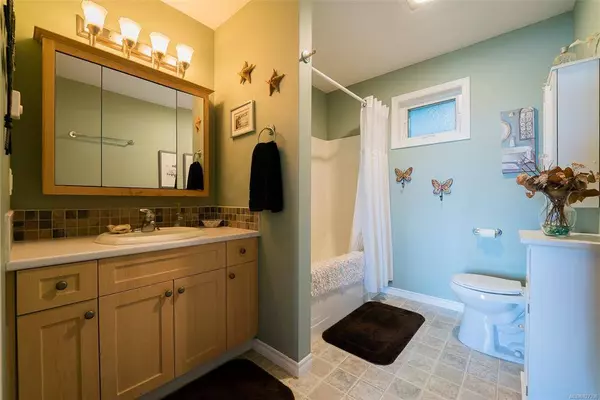 2599 Sea Blush Dr, Nanoose Bay, BC V9P 9E4