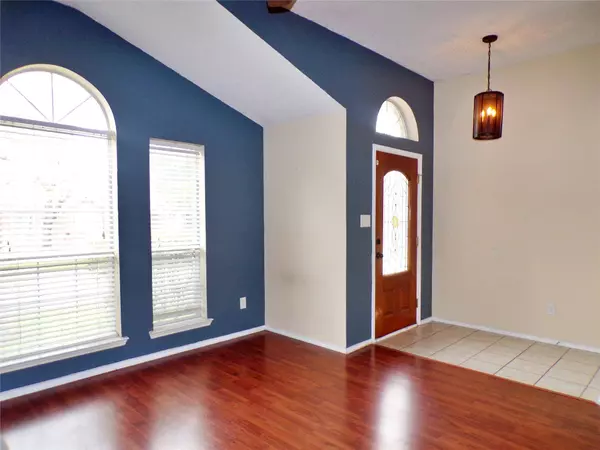 10261 Westward Drive, Fort Worth, TX 76108