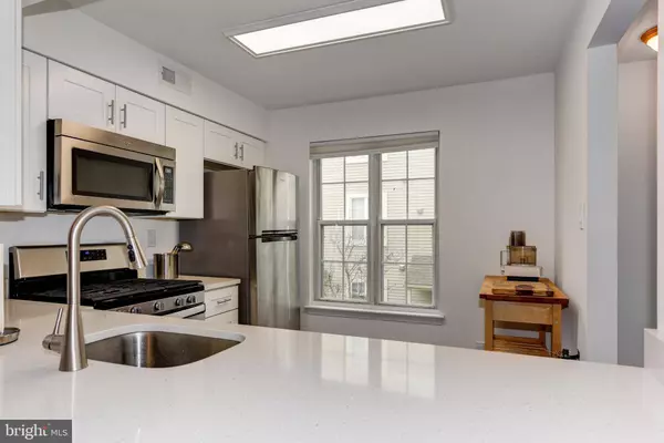 1304-B YARMOUTH LN, Mount Laurel, NJ 08054