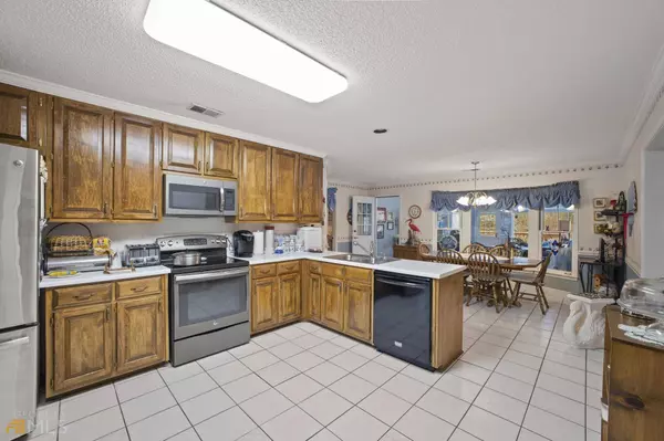 110 Ashford DR, Tyrone, GA 30290