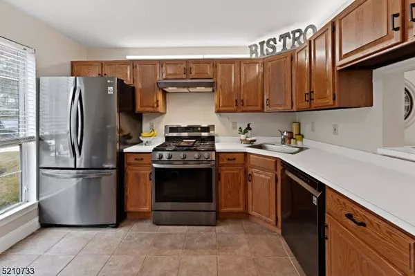 604 Red Crest Ln, Branchburg Twp., NJ 08876