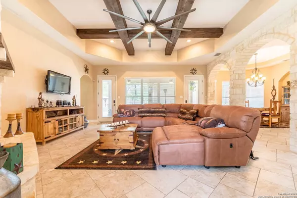 105 Eden Crossing, Adkins, TX 78101