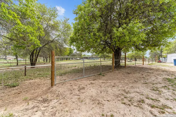 234 Quail Dr, La Vernia, TX 78121