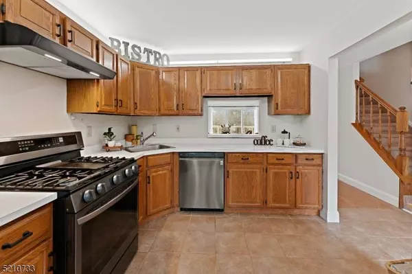 604 Red Crest Ln, Branchburg Twp., NJ 08876