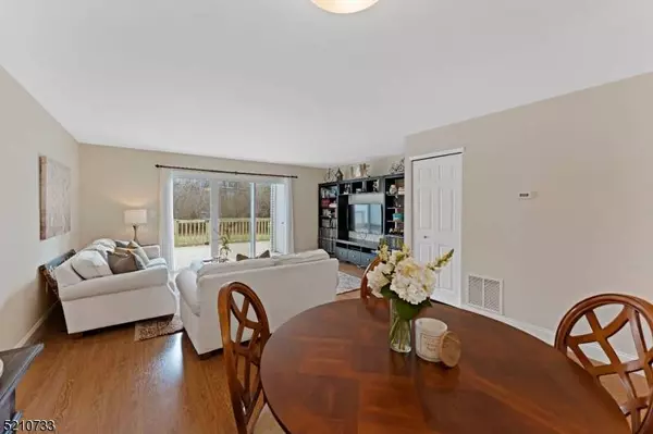 604 Red Crest Ln, Branchburg Twp., NJ 08876