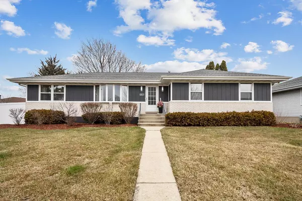 2817 Wake Island DR, Joliet, IL 60435