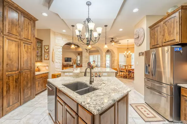 105 Eden Crossing, Adkins, TX 78101