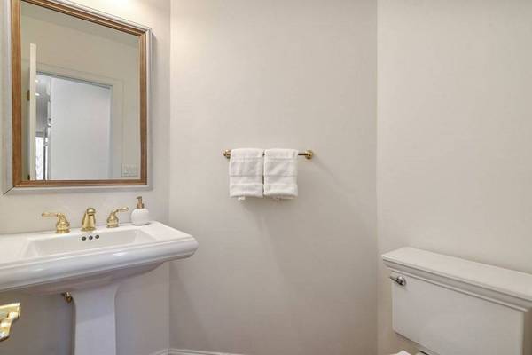 32 Highwood Ln #32, Ipswich, MA 01938