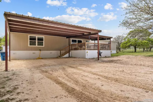 234 Quail Dr, La Vernia, TX 78121