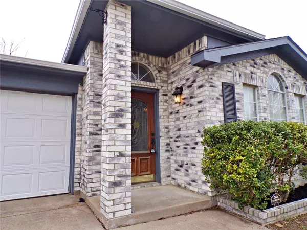 10261 Westward Drive, Fort Worth, TX 76108