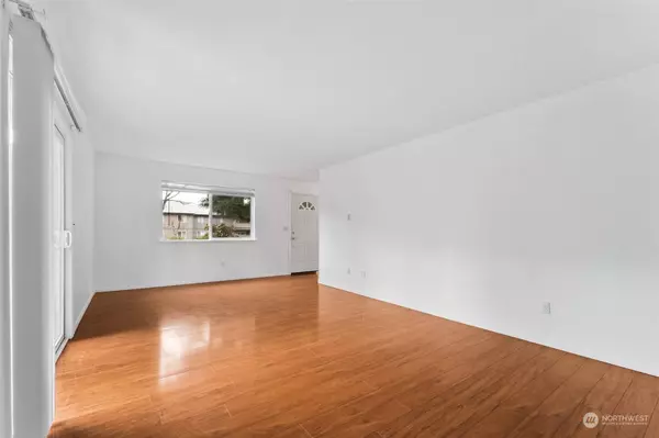 6114 N 16th ST #J102, Tacoma, WA 98406