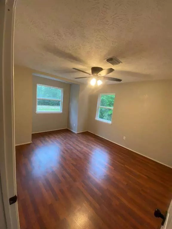 10538 Newton CIR, Conroe, TX 77303