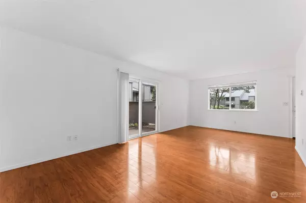 6114 N 16th ST #J102, Tacoma, WA 98406