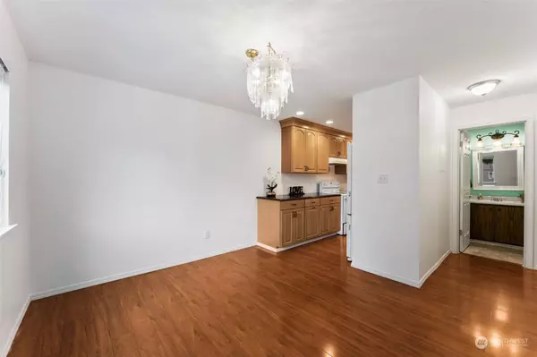 6114 N 16th ST #J102, Tacoma, WA 98406