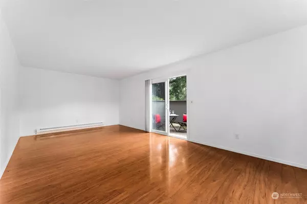 6114 N 16th ST #J102, Tacoma, WA 98406