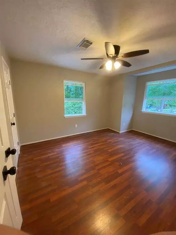 10538 Newton CIR, Conroe, TX 77303