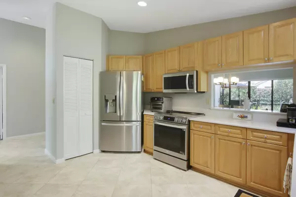 2616 La Cristal CIR, Palm Beach Gardens, FL 33410