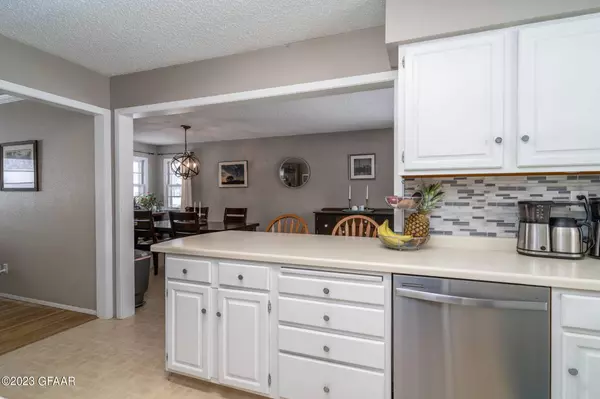 710 CAMPBELL Drive, Grand Forks, ND 58201