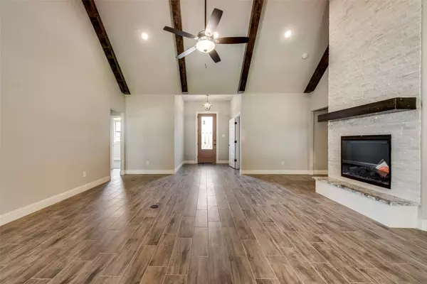 2410 Steepleridge Circle, Granbury, TX 76048