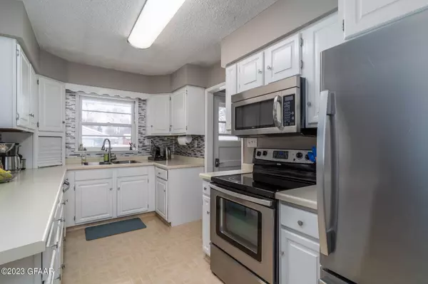 710 CAMPBELL Drive, Grand Forks, ND 58201