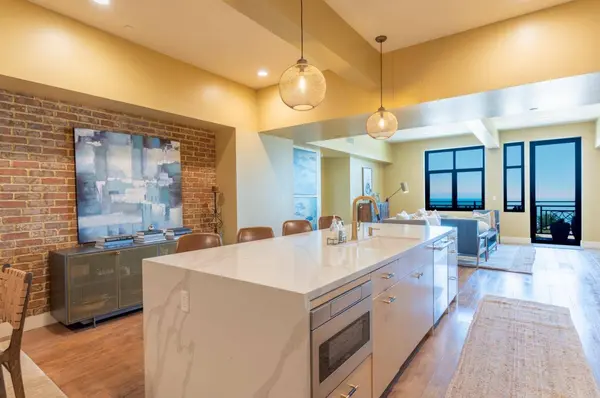 542 Lighthouse AVE 401, Pacific Grove, CA 93950