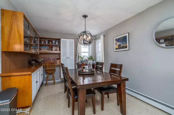 710 CAMPBELL Drive, Grand Forks, ND 58201