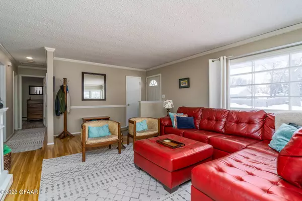 710 CAMPBELL Drive, Grand Forks, ND 58201