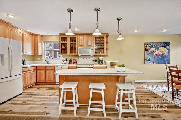 3320 W Lassen Dr, Boise, ID 83703