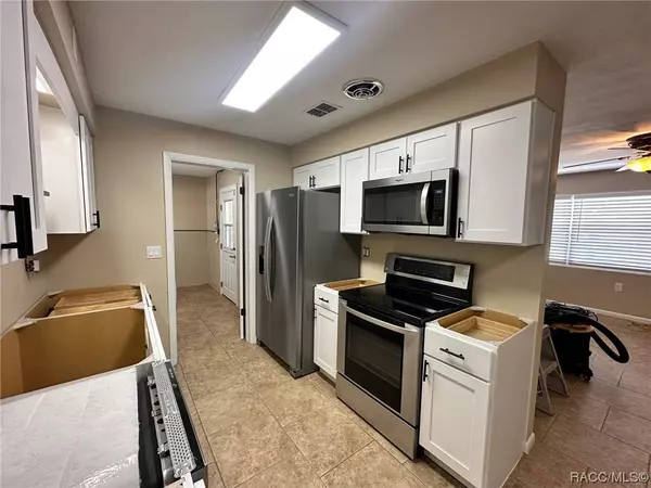 37 Beverly Hills BLVD, Beverly Hills, FL 34465