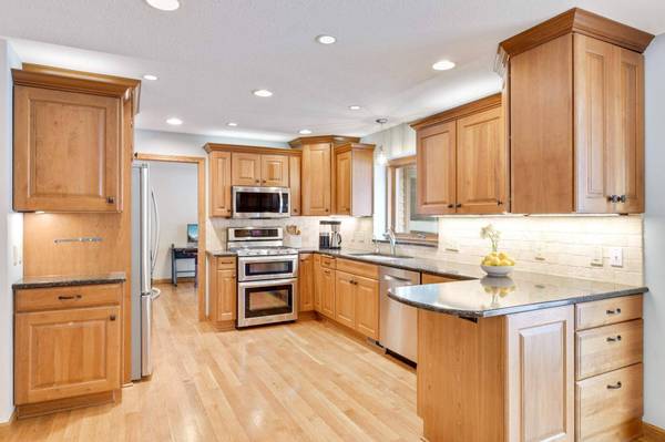 4078 Blueberry LN, Eagan, MN 55123