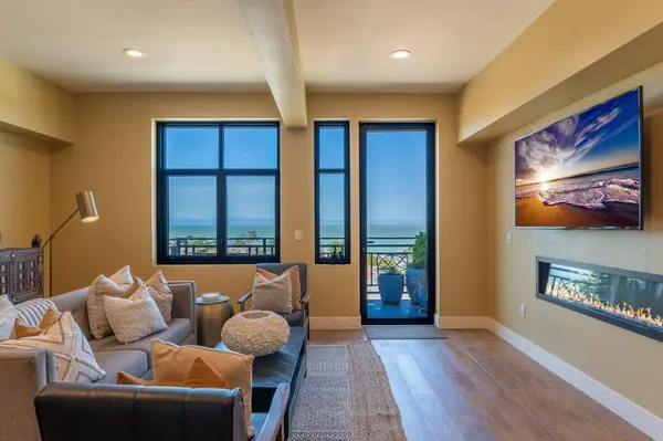 542 Lighthouse AVE 401, Pacific Grove, CA 93950