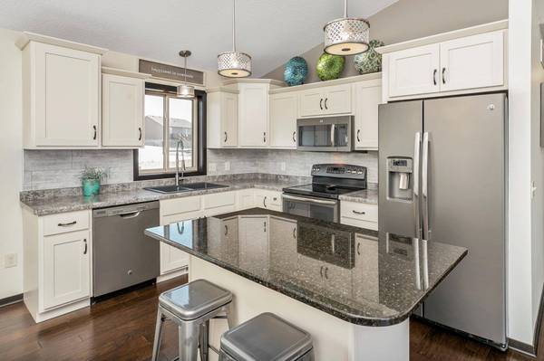 2204 Petersen DR NW, Stewartville, MN 55976