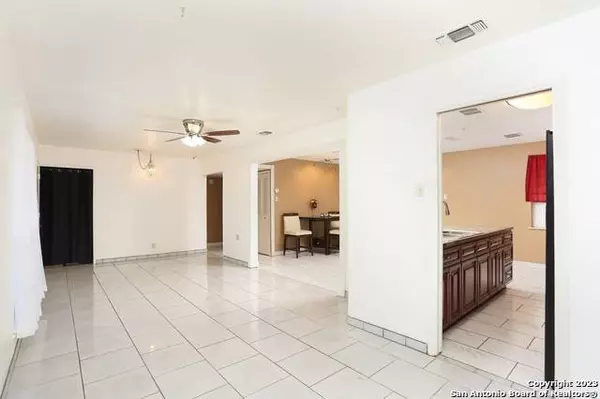 134 Paradise Valley, San Antonio, TX 78227-4828